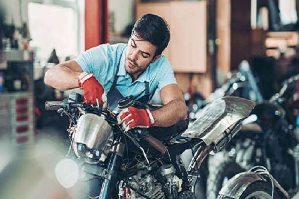 https://www.garagewalle.com/wp-content/uploads/2023/08/motorcycle-repair-technician_work-experience.jpg